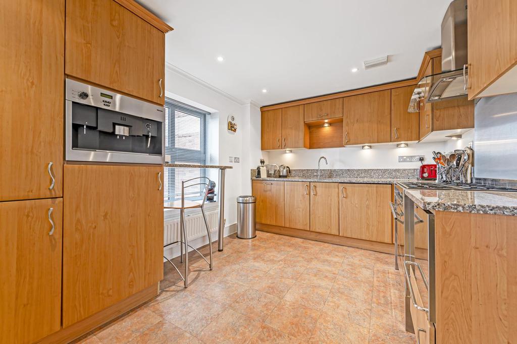 Kitchen and Breakfast Bar