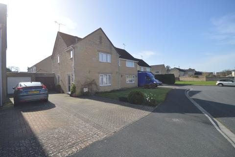 16 Alexander Drive, Cirencester, GL7 1UG