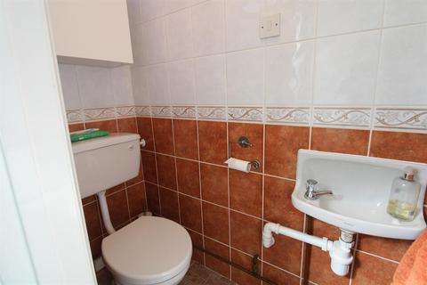 38 Betsham Road, Erith, DA8 2BG