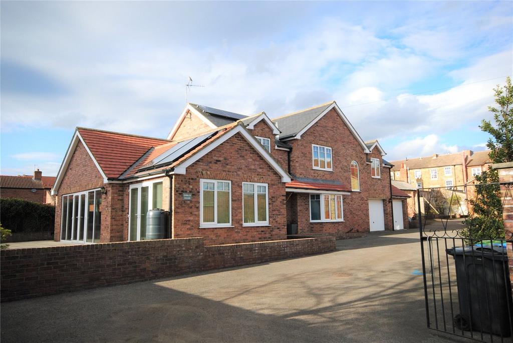 Sussex Street, Bedale, DL8 4 bed detached house £325,000