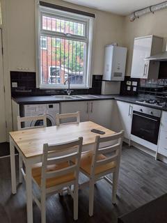 3 bedroom terraced house to rent - Thornville Street, Hyde Park, Leeds, LS6 1RP