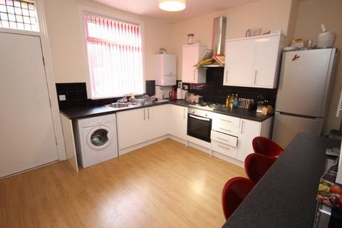 4 bedroom terraced house to rent, Thornville Street, Hyde Park, Leeds, LS6 1RP