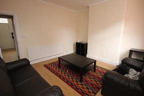 4 bedroom terraced house to rent, Thornville Street, Hyde Park, Leeds, LS6 1RP