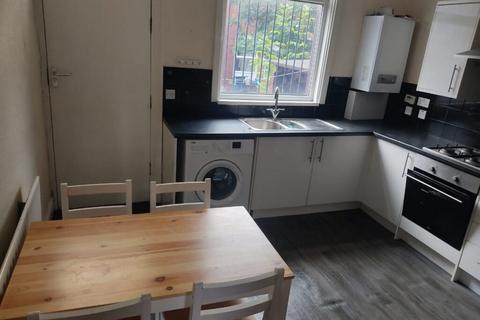 4 bedroom terraced house to rent, Thornville Street, Hyde Park, Leeds, LS6 1RP