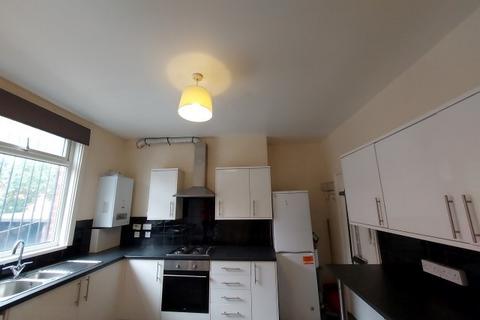 4 bedroom terraced house to rent, Thornville Street, Hyde Park, Leeds, LS6 1RP