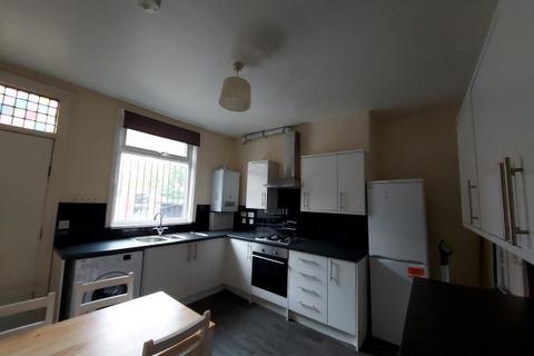 4 bedroom terraced house to rent, Thornville Street, Hyde Park, Leeds, LS6 1RP