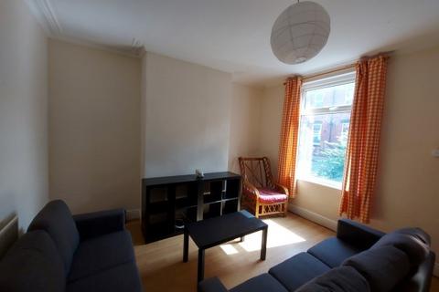 4 bedroom terraced house to rent, Thornville Street, Hyde Park, Leeds, LS6 1RP