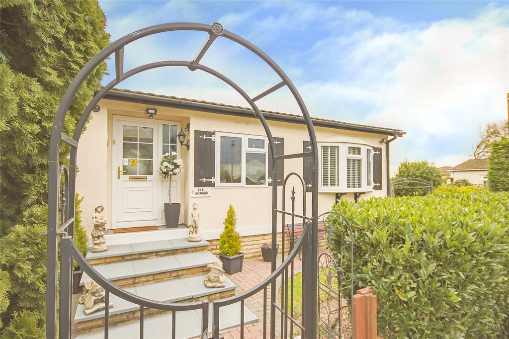 The Orchard Lake View, Crouch Lane... 2 bed property £190,000