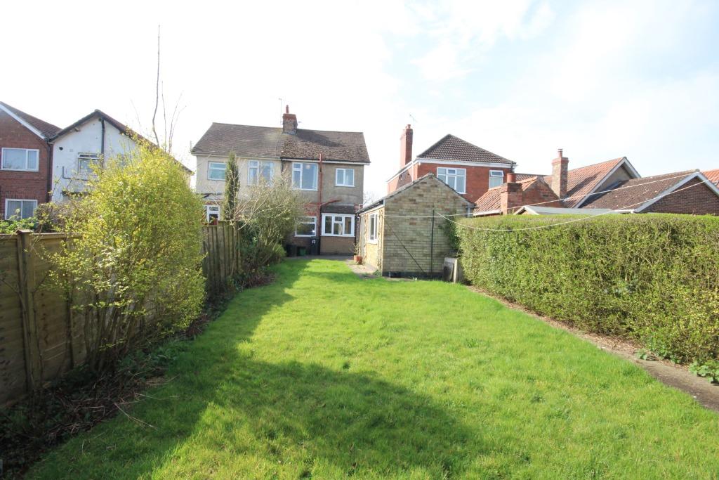 hopgrove-lane-south-york-yo32-2-bed-semi-detached-house-725-pcm