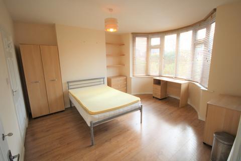 4 bedroom semi-detached house to rent, Thirkleby Way, York, YO10