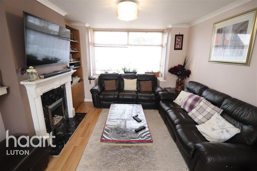 Hart Lane, Luton 3 bed terraced house £1,250 pcm (£288 pw)