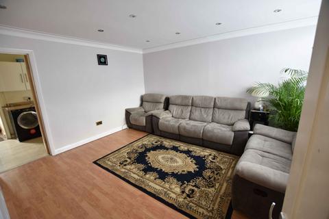 32 Denison Road, Feltham, TW13 4QF