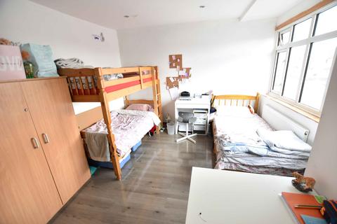 32 Denison Road, Feltham, TW13 4QF