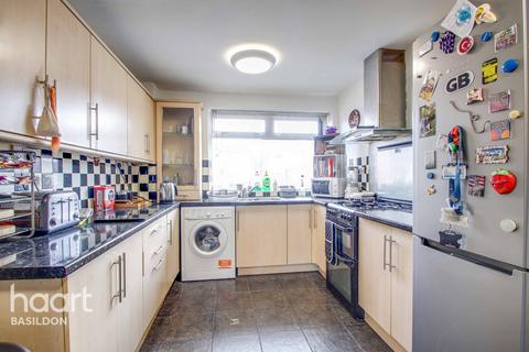 33 Howell Road, Corringham, Stanford-le-hope, SS17 8JL