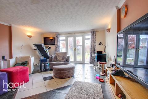 33 Howell Road, Corringham, Stanford-le-hope, SS17 8JL