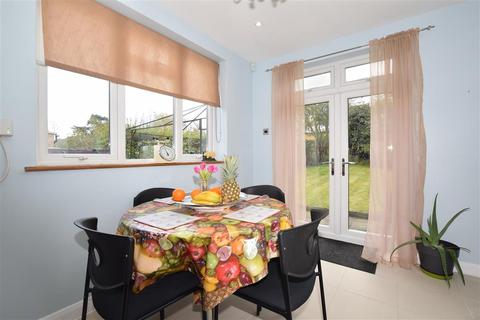 12 Lime Tree Grove, Croydon, CR0 8AU