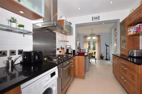 12 Lime Tree Grove, Croydon, CR0 8AU