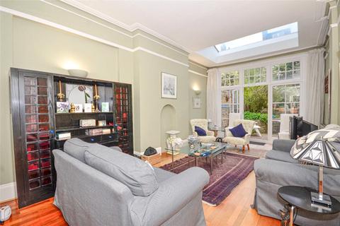 26 Woodland Rise, London, N10 3UG
