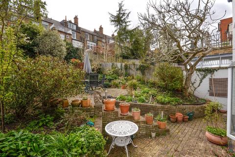 26 Woodland Rise, London, N10 3UG