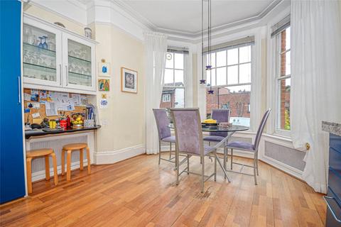 26 Woodland Rise, London, N10 3UG