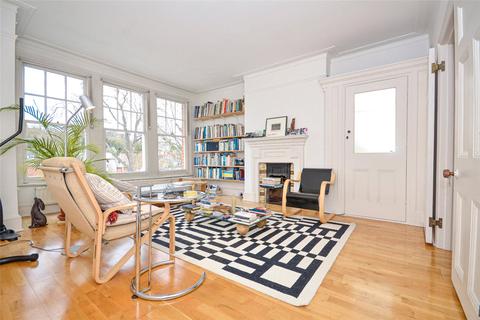 26 Woodland Rise, London, N10 3UG