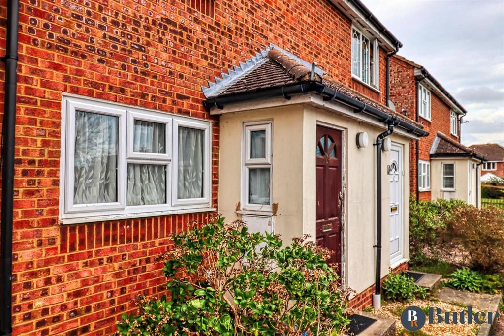 Hayfield, Stevenage, Hertfordshire... 2 bed semidetached house £210,000