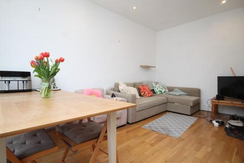 3 bedroom flat to rent, Cardozo Road, Islington, N7