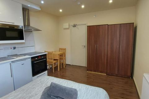 Studio to rent, Cranhurst Road, London NW2