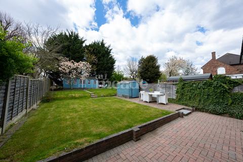 105 Friday Hill West, London, E4 6EW