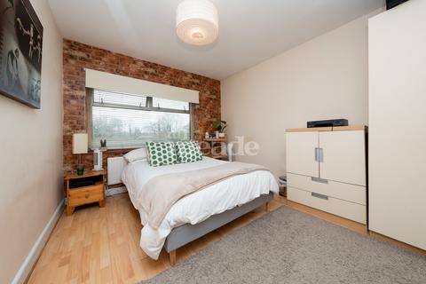 105 Friday Hill West, London, E4 6EW