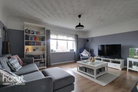 18 Chippenham Road, Romford, RM3 8EX