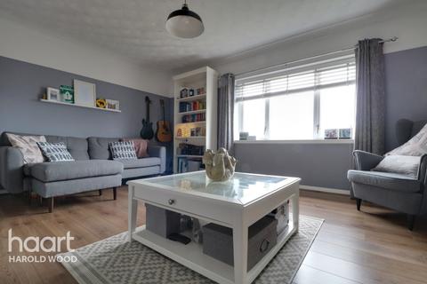 18 Chippenham Road, Romford, RM3 8EX