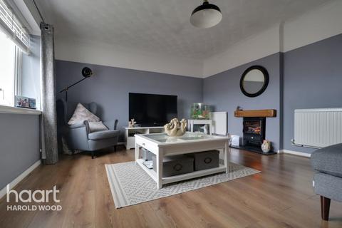 18 Chippenham Road, Romford, RM3 8EX