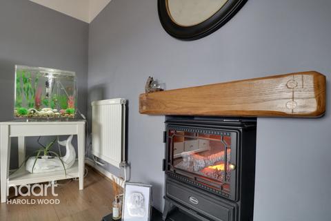 18 Chippenham Road, Romford, RM3 8EX