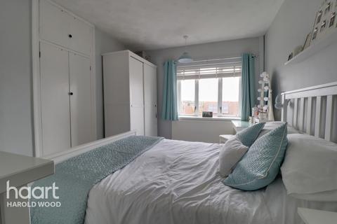18 Chippenham Road, Romford, RM3 8EX