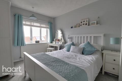 18 Chippenham Road, Romford, RM3 8EX