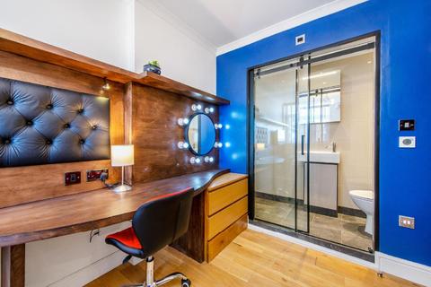 12 Old Market Square, London, E2 7PQ
