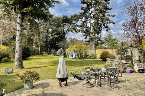 21 Cedar Avenue, St Leonards, Ringwood, BH24 2QF