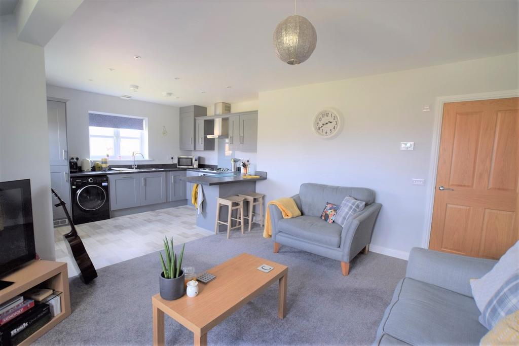 25 Coulter Close, Dumfries, DG1 3 JL - Grieve Grier