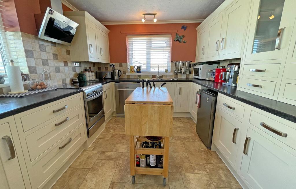 Minffordd Estate, Benllech... 2 bed bungalow £250,000