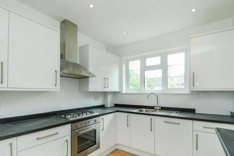 2 bedroom flat to rent, Risborough Close, Muswell Hill, N10