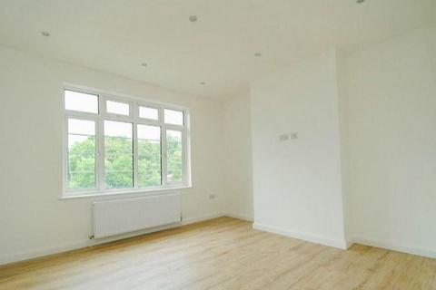 2 bedroom flat to rent, Risborough Close, Muswell Hill, N10