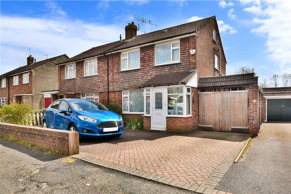 Cheyne Walk, Horley, Surrey 3 bed semidetached house £415,000