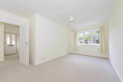 17b Lime Grove, New Malden, KT3 3TW