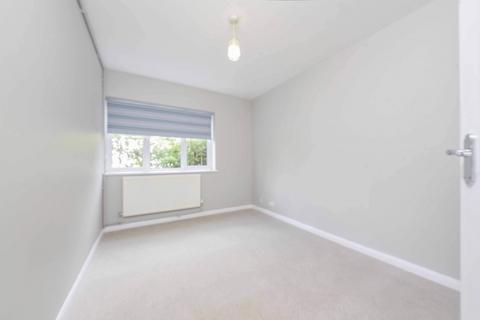 17b Lime Grove, New Malden, KT3 3TW