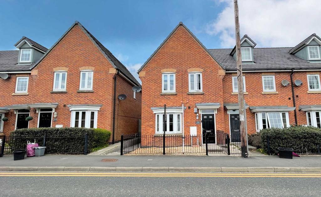 Park Road South, Newton Le Willows 3 bed end of terrace house £185,000