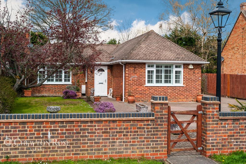 King Edwards Road, ASCOT 3 bed detached bungalow £750,000