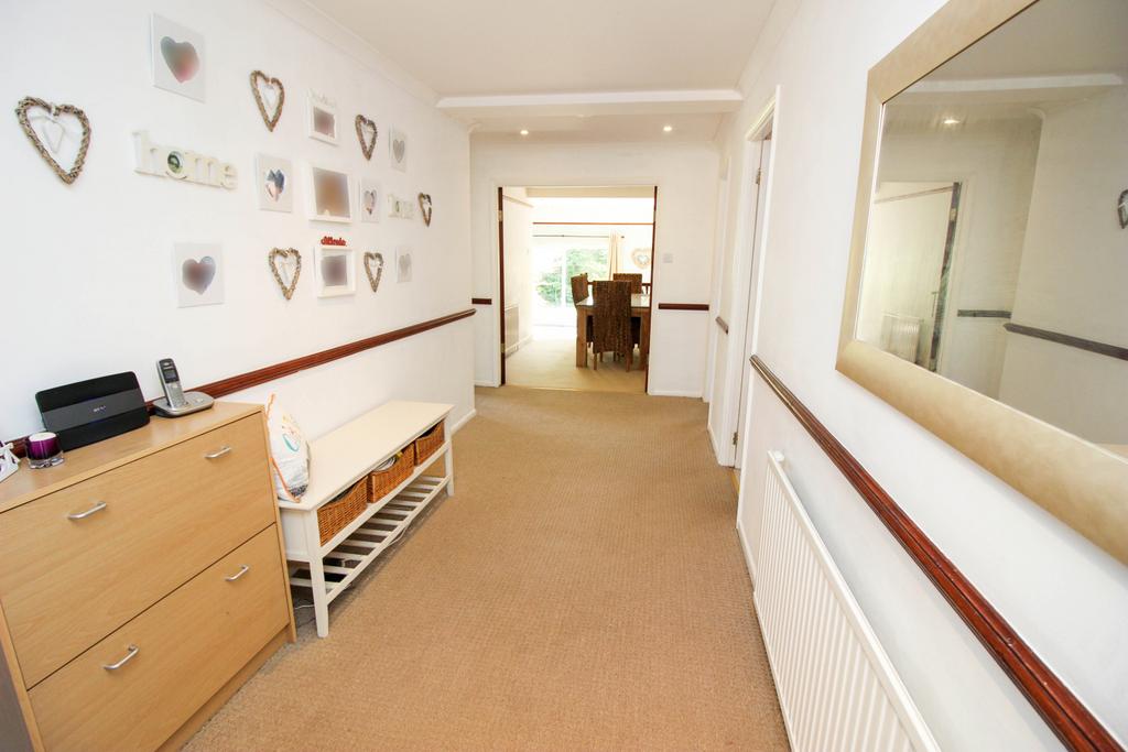 White Post Lane, Meopham, Kent, DA13 0TZ 3 bed detached bungalow £530,000