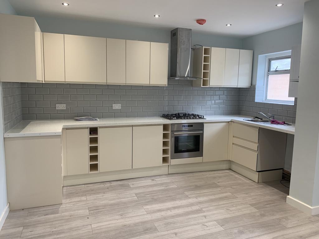 Newly Renovated 5 Bedroom Terraced House