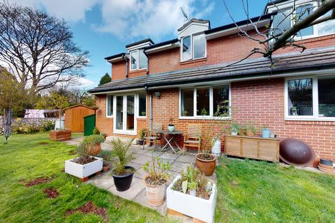 9 Claremont Court, Leeds, LS6 4DP